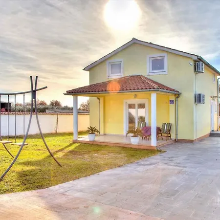 In Muntic/istrien 31126 Holiday home